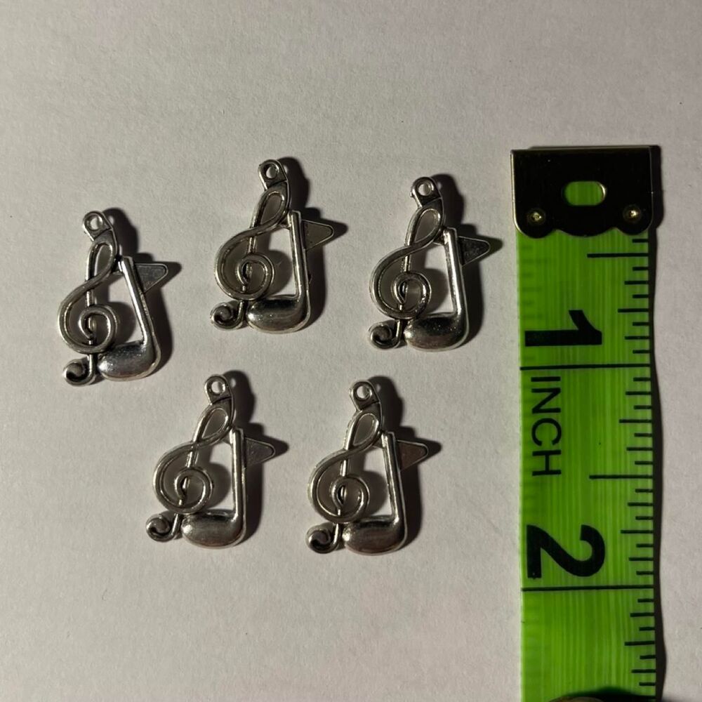 1 Inch Silver Tone Treble Clef Music Note Pendants Lot of 5 Craft Findings